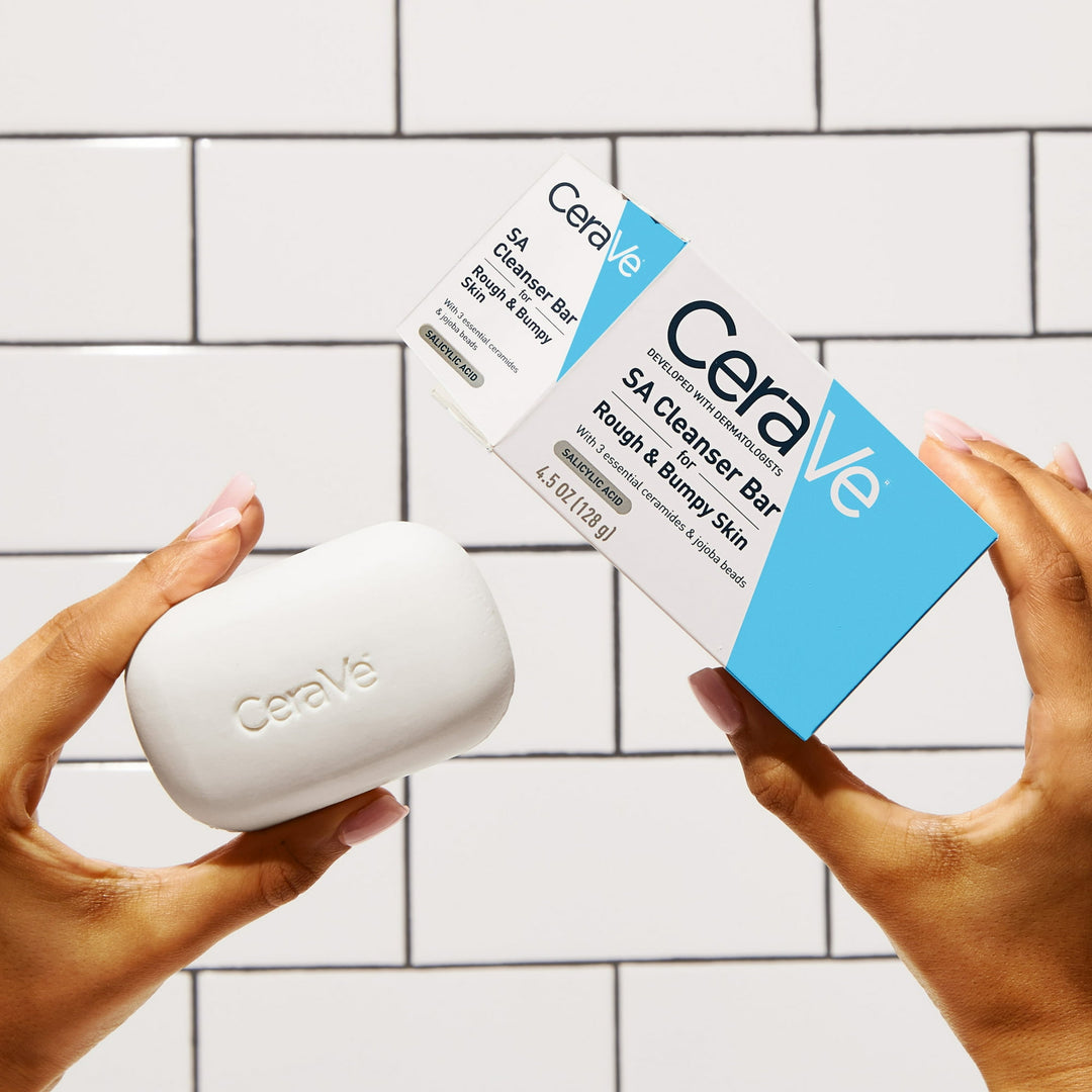 Barre nettoyante CeraVe SA pour peaux rugueuses et bosselées à l'acide salicylique pour une exfoliation douce